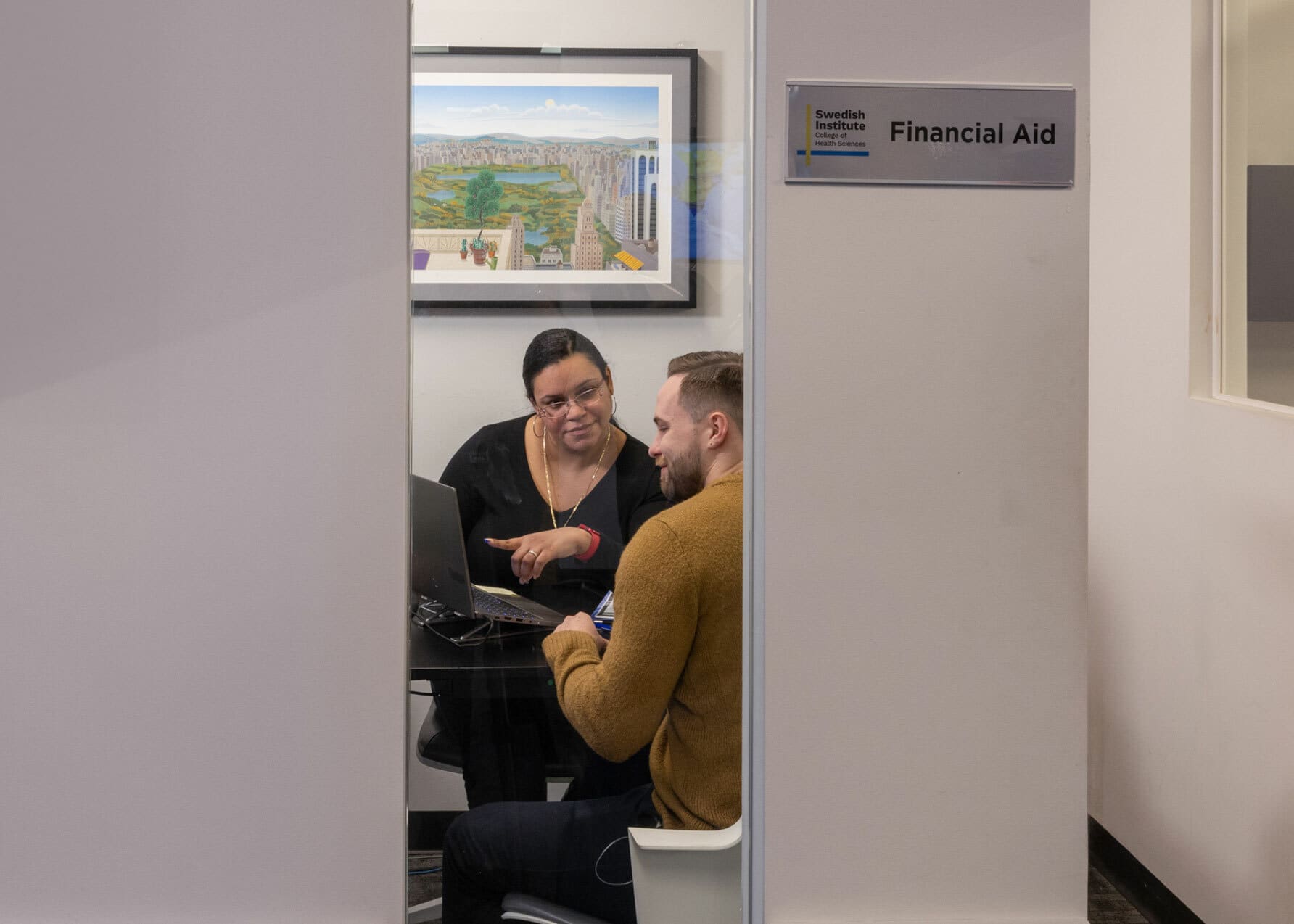 student working with a federal aid counselor